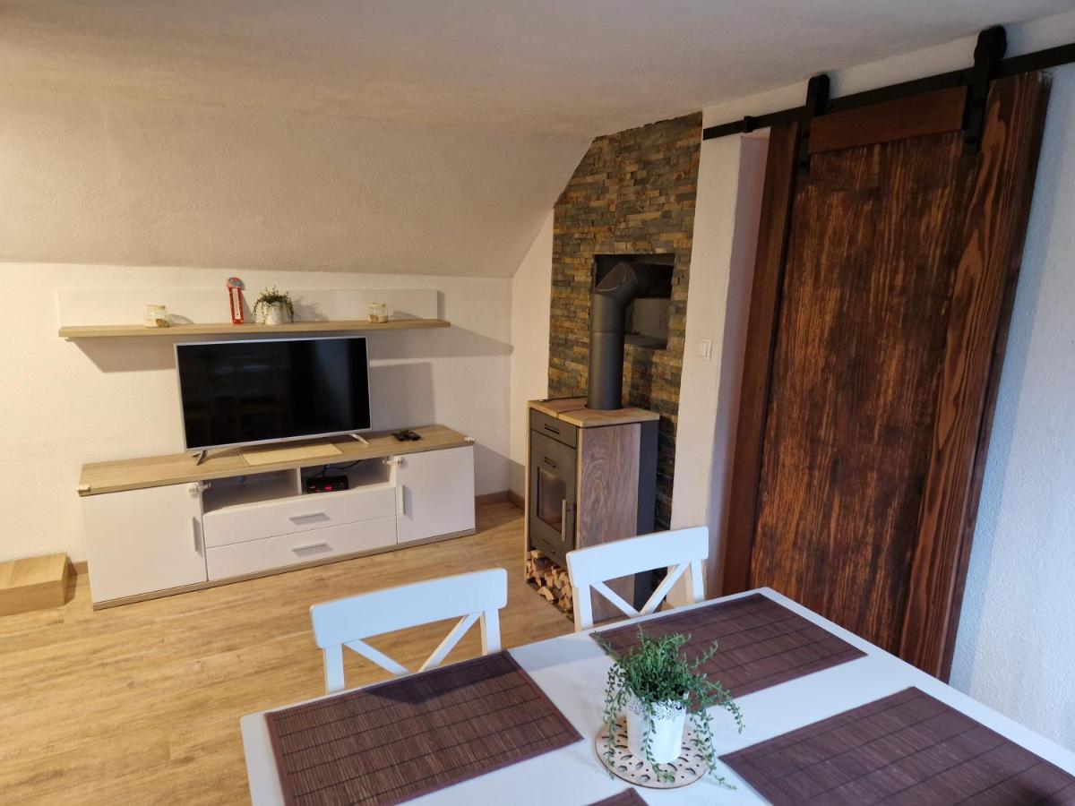 Appartement Koca Na Pikovem à Crna na Koroskem Extérieur photo
